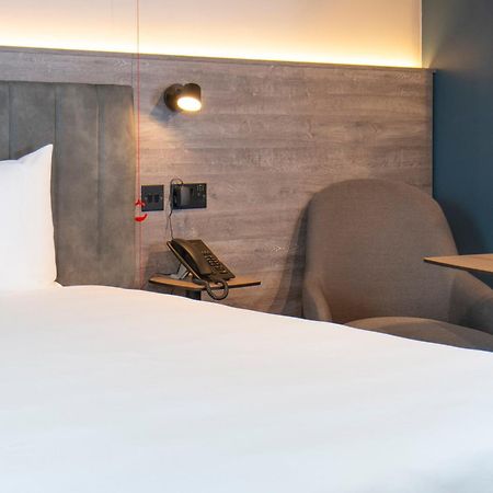 Ibis Styles London Gatwick Airport Hotel Crawley  Buitenkant foto