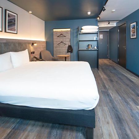 Ibis Styles London Gatwick Airport Hotel Crawley  Buitenkant foto