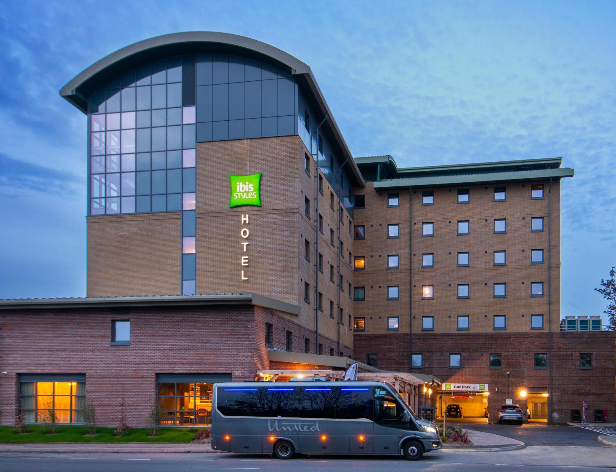 Ibis Styles London Gatwick Airport Hotel Crawley  Buitenkant foto