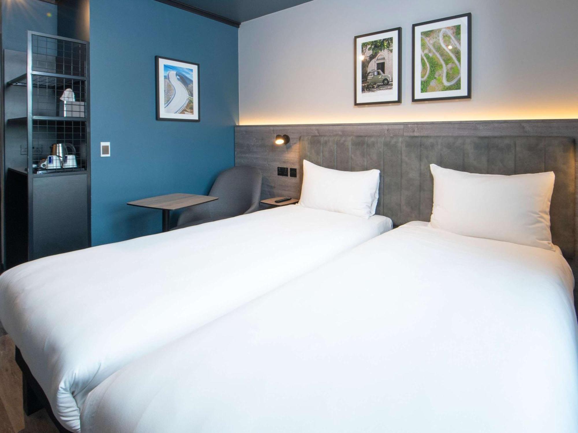 Ibis Styles London Gatwick Airport Hotel Crawley  Buitenkant foto