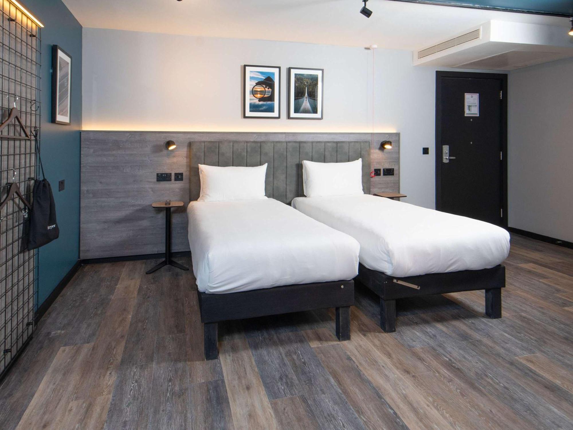 Ibis Styles London Gatwick Airport Hotel Crawley  Buitenkant foto