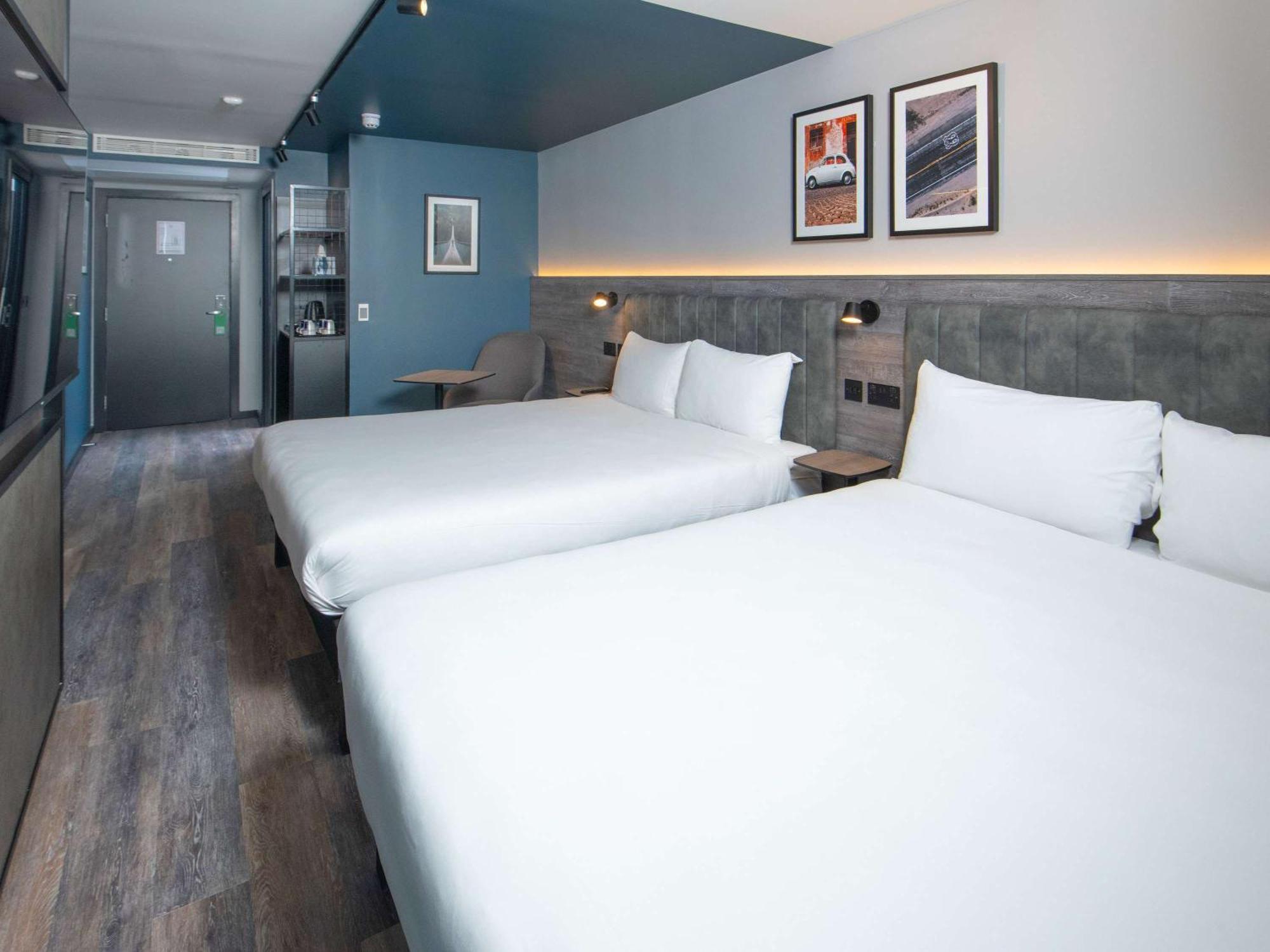 Ibis Styles London Gatwick Airport Hotel Crawley  Buitenkant foto